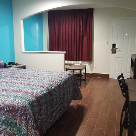 Moonlight Inn & Suites